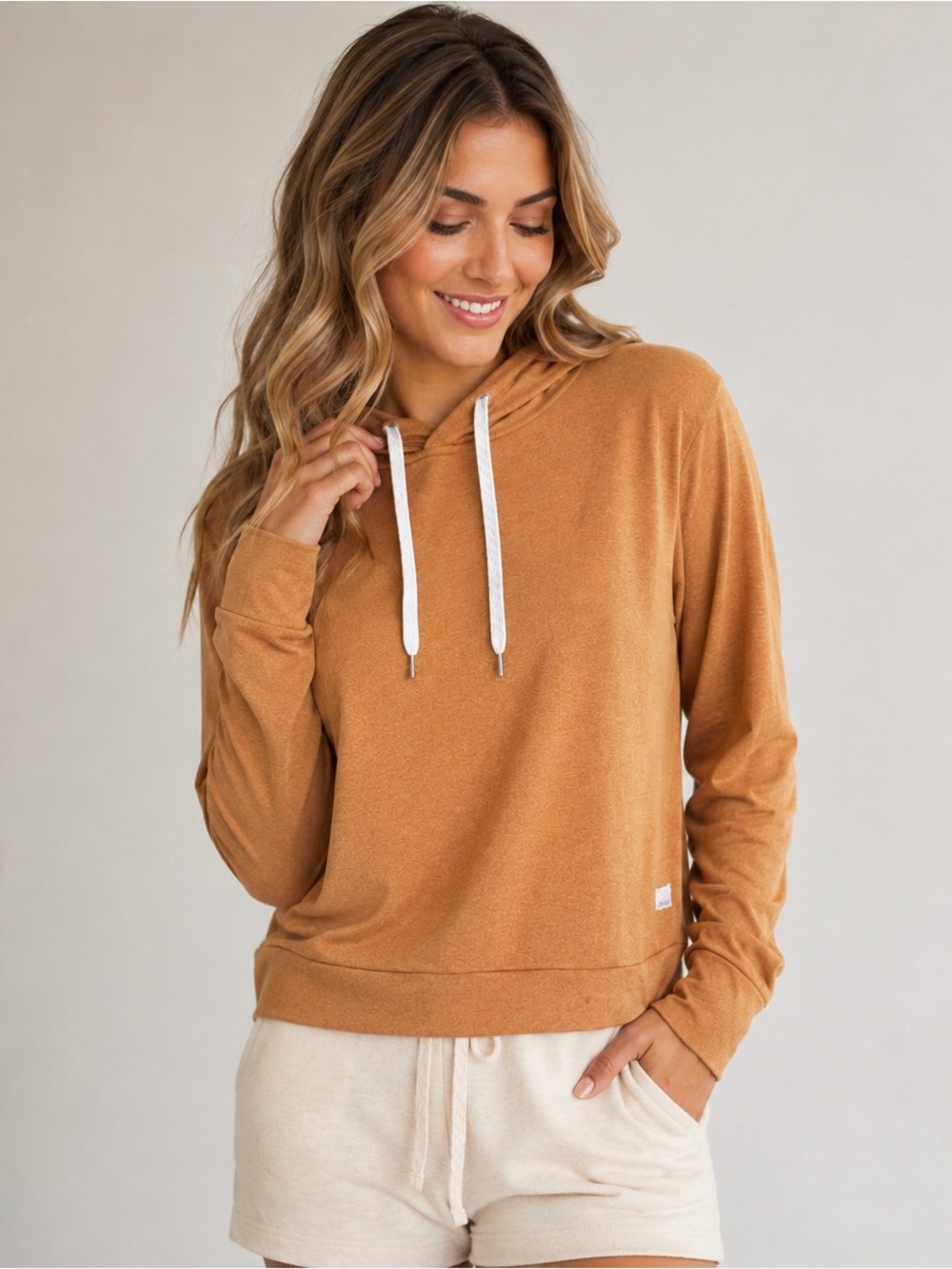 Vuori Halo Essential Hoodie Women’s Medium Golden Mustard Lightweight Soft Cozy